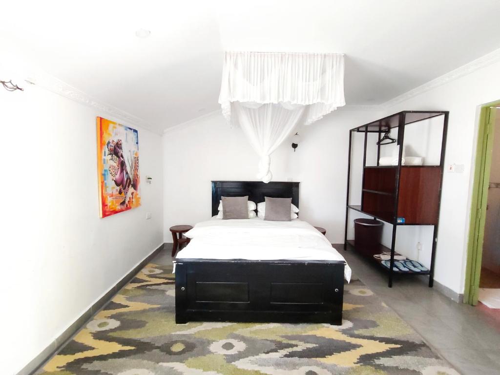 MILIMANI DRIVE LIVINGs
