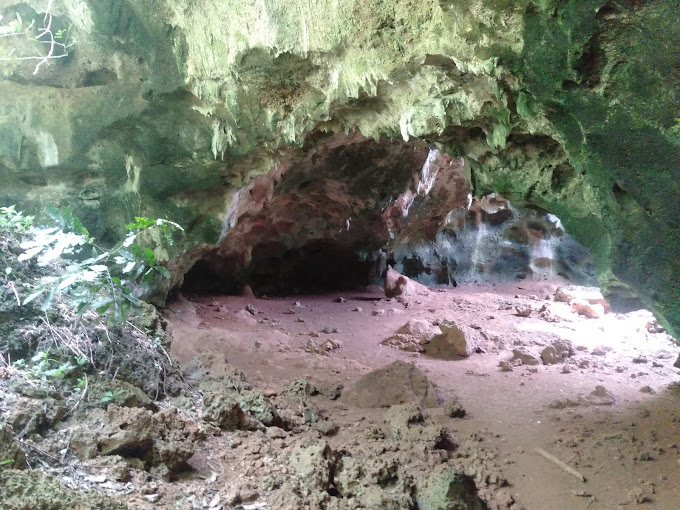 Three sisters caves