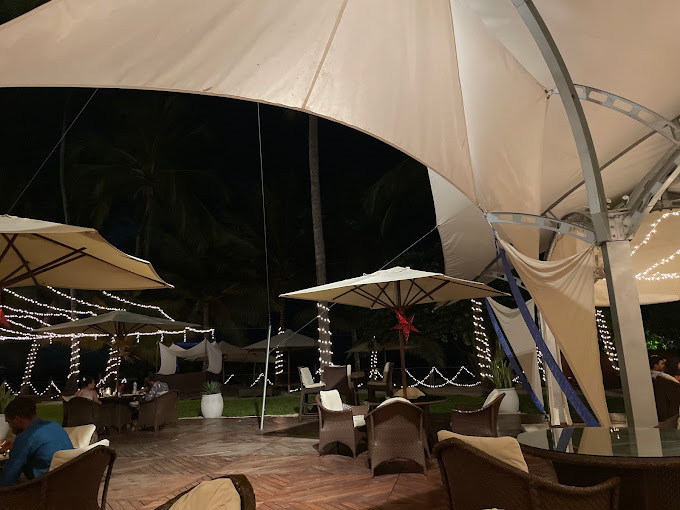 Sails Beach Bar & Restaurant