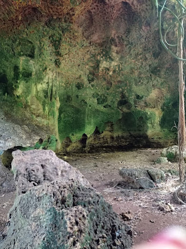 Three sisters caves