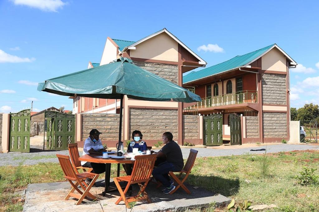 THE 4 J’S Bed and Breakfast Emali
