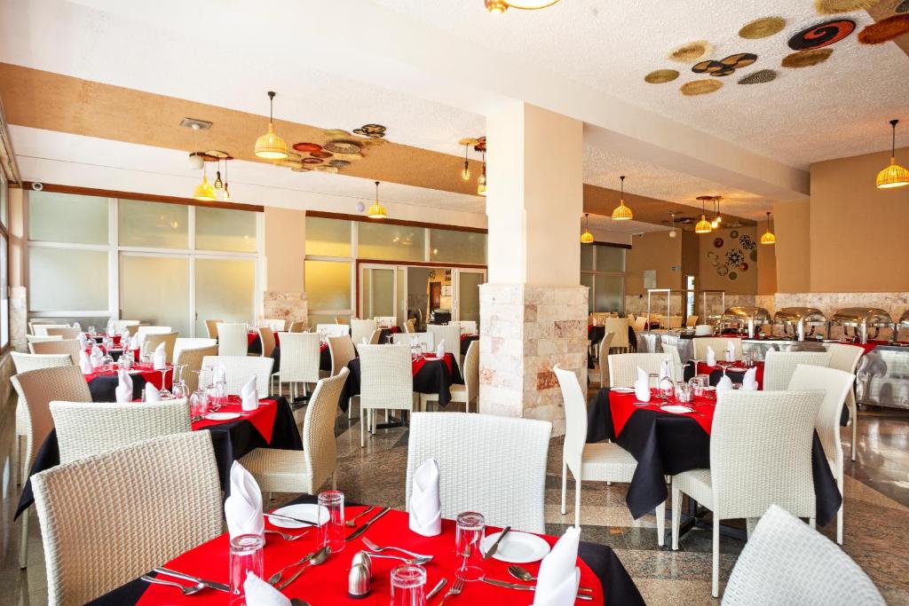 Maanzoni 680 Hotel