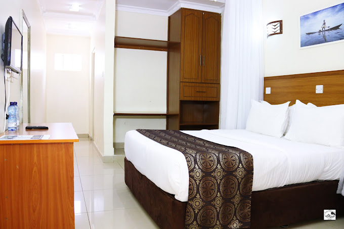 Izaak Walton Inn