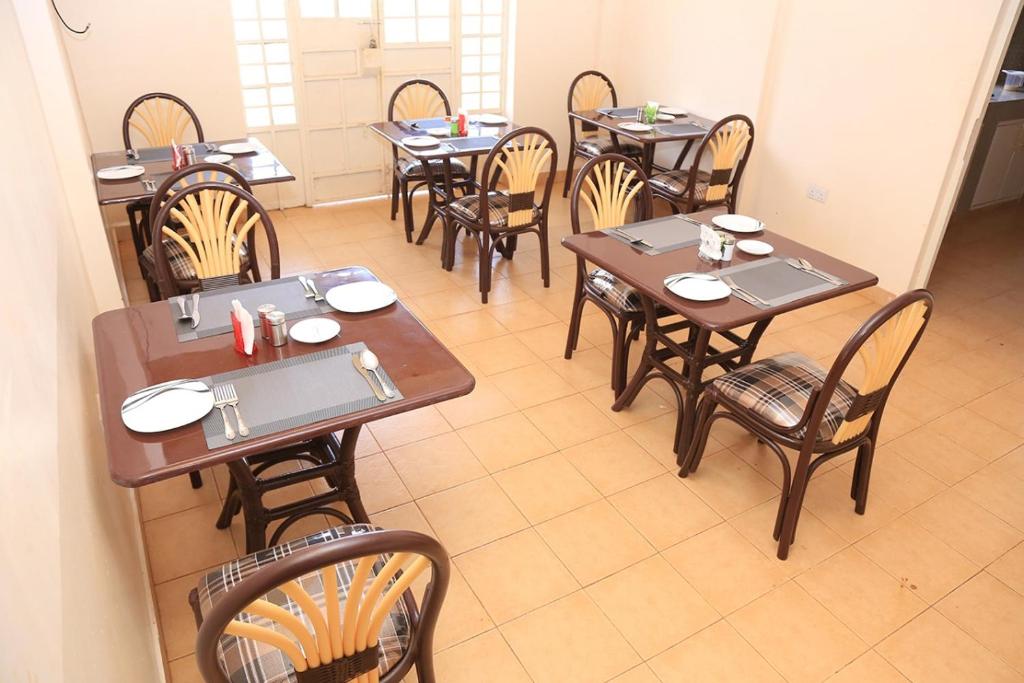 THE 4 J’S Bed and Breakfast Emali