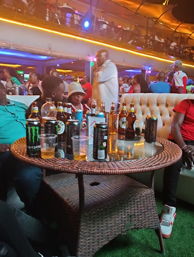 Quiver Lounge, Kenol