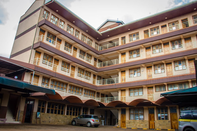 Esstana Hotel