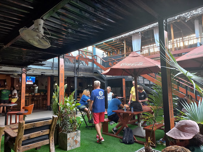 Q-Bar & Guest House