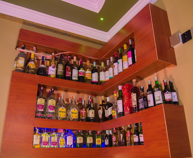 J Hotel, Tandale