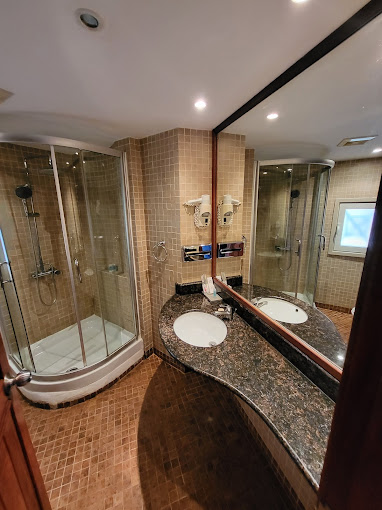 Ledger Plaza Bahari Beach Hotel