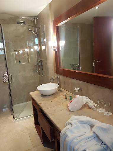 Ngalawa Hotel & Resort