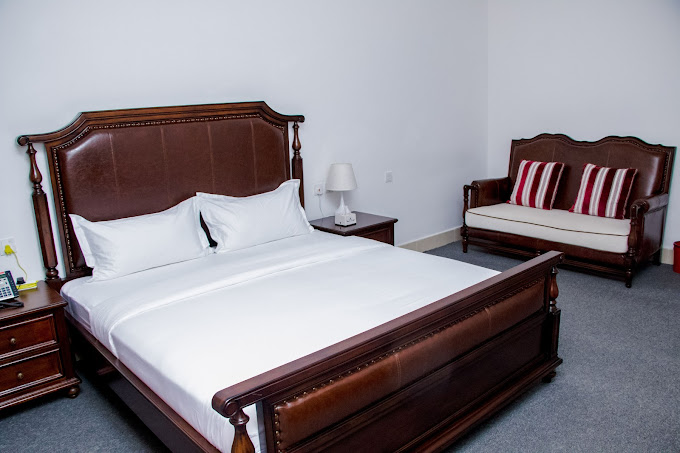 Lark Hotel