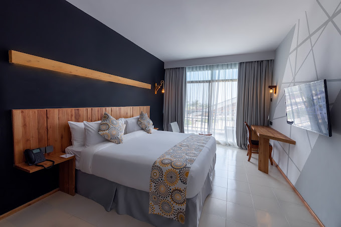 Giraffe Beach Hotel