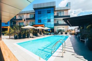 BLACKWOOD HOTEL AND APARTMENT