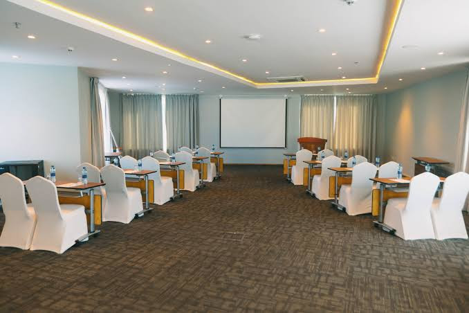 Giraffe Beach Hotel