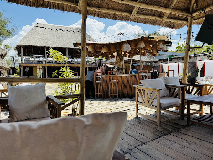 COCOMAS BEACH CLUB