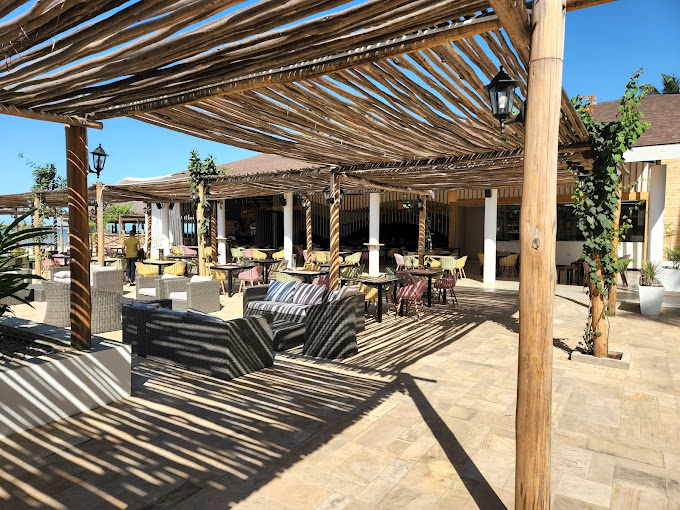 Giraffe Beach Hotel