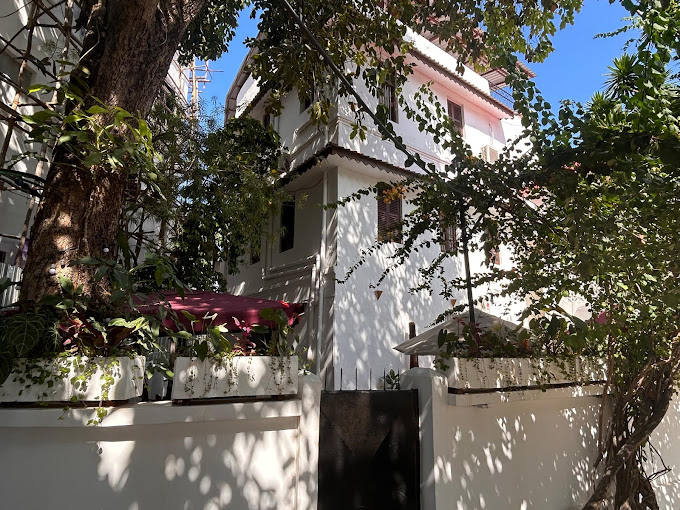 Habari House & Café
