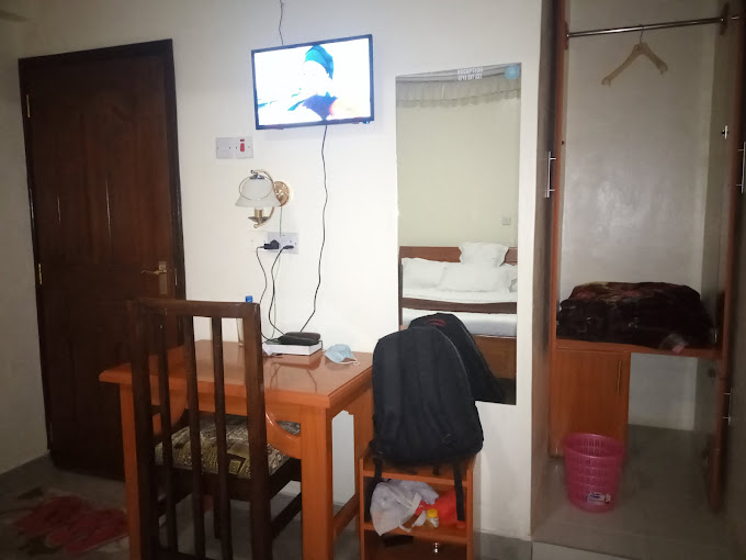 Becca Hotel Meru