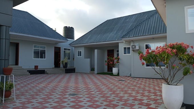 LILAC LODGE