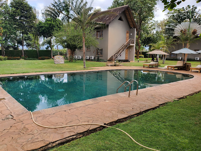Weru Weru River Lodge