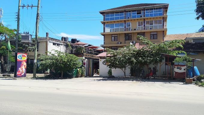 Q-Bar & Guest House