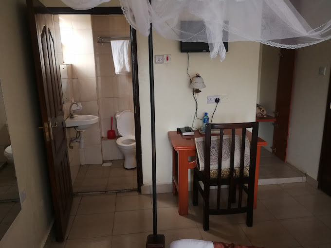 Becca Hotel Meru