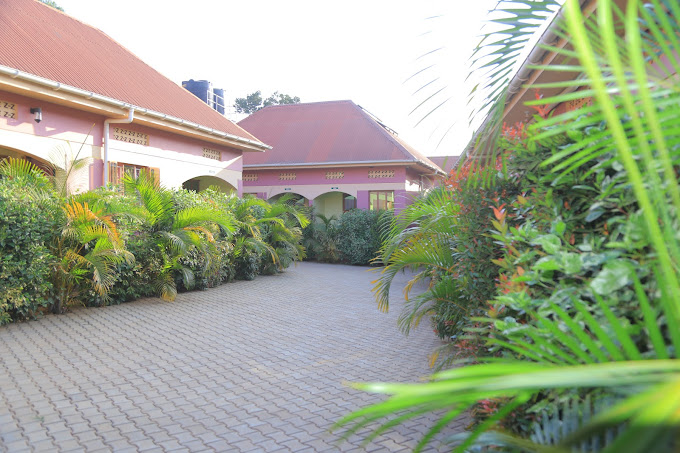 Link Suites, Bar & Restaurant