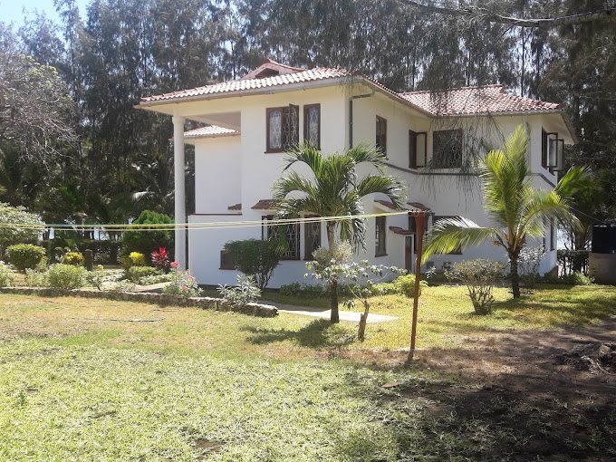 La Portre Estate Holiday Home