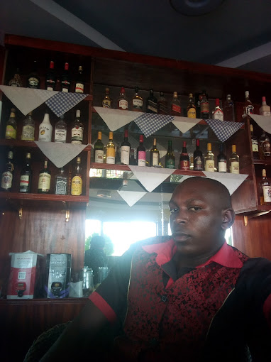 makutano hotel Mutundwe