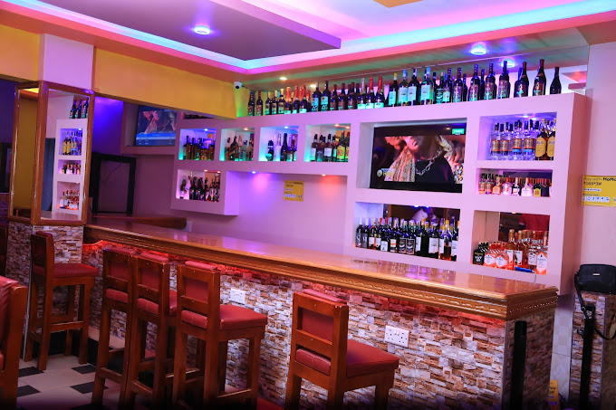 Link Suites, Bar & Restaurant