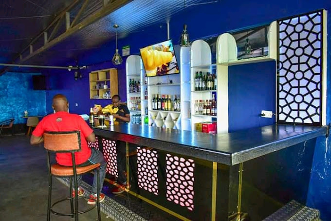 E LOUNGE BAR RESTAURANT AND ACCOMMODATION
