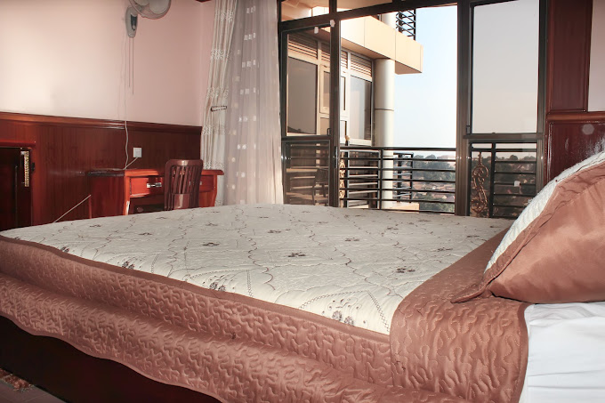 TICK HOTEL