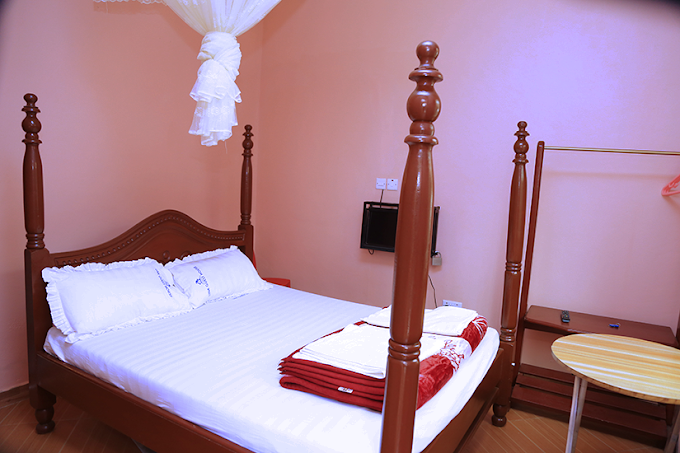 Link Suites, Bar & Restaurant