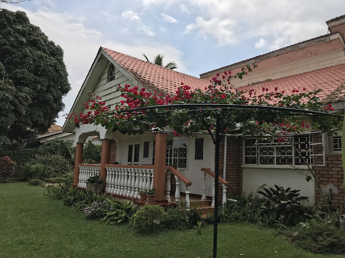 Colonial Residence