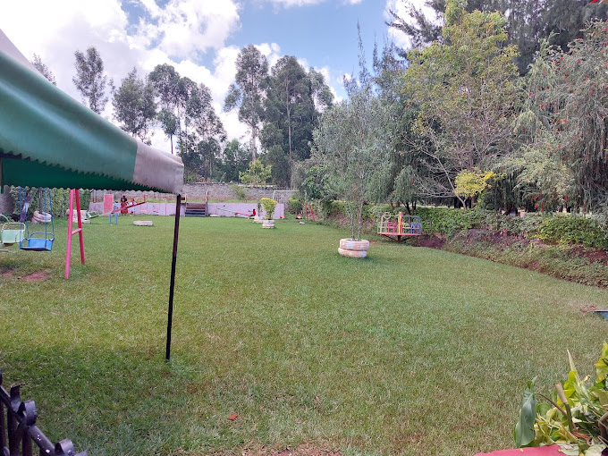 The Great Lounge Resort and Gardens