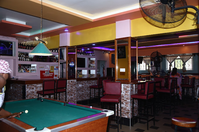 Link Suites, Bar & Restaurant