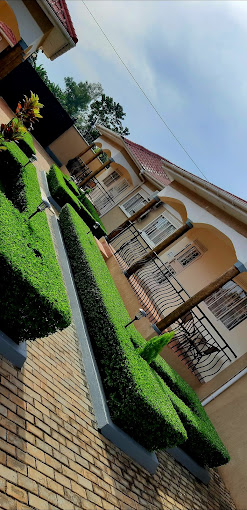 Laroo Villas