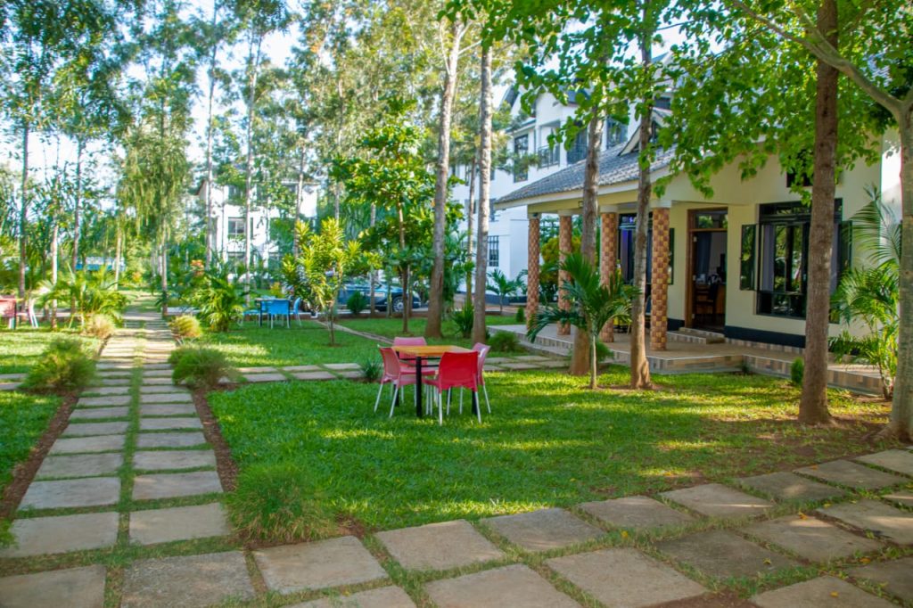 The LOCH Hotel Bondo