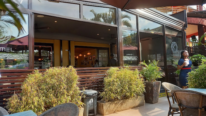 Caramel Café & Lounge – Lubowa