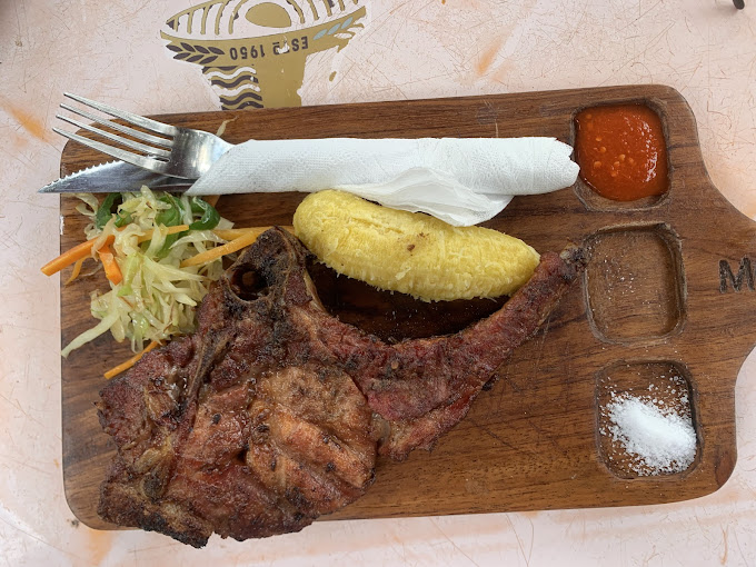 Momo’s Bar &Grill