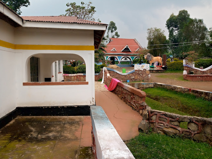 The Great Lounge Resort and Gardens