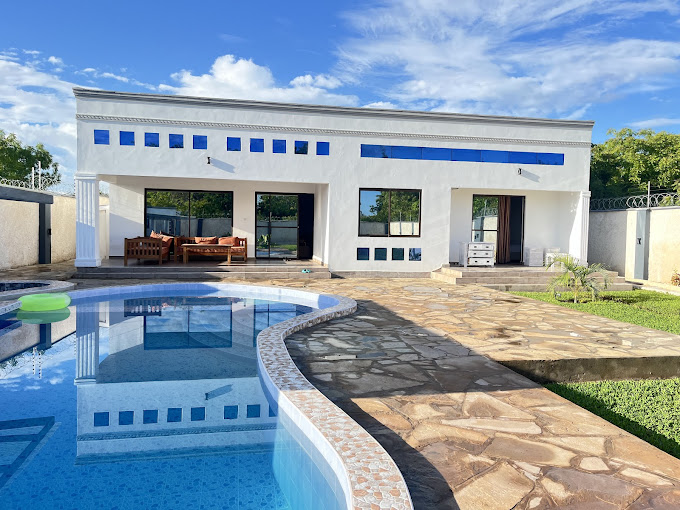 Villa Leonara Diani Beach