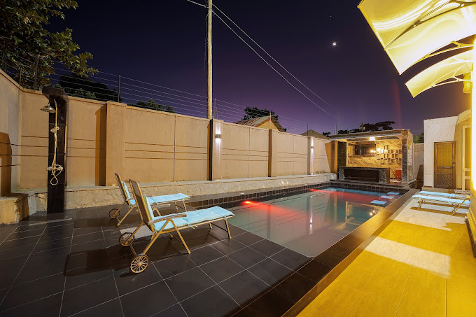 EL AMO LAKEVIEW VILLA