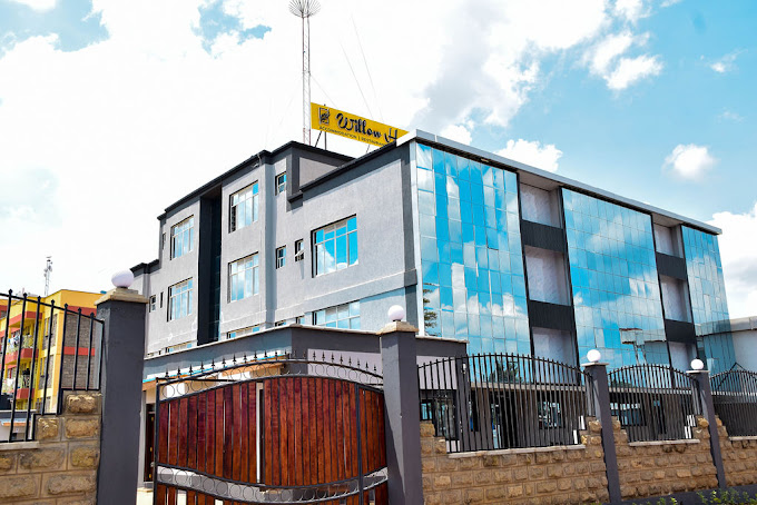 WILLOW HOTEL