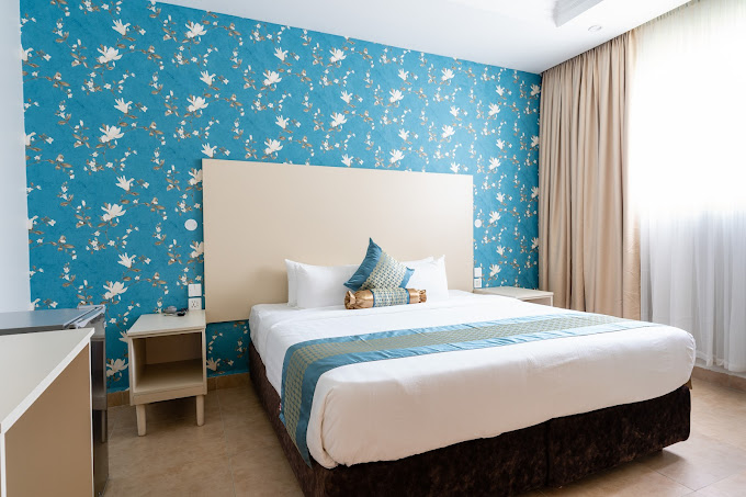 BLOOMING SUITES
