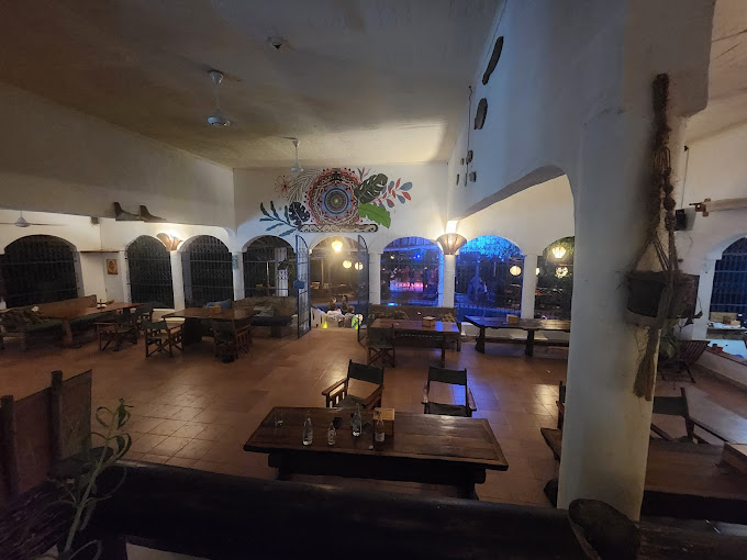 Distant Relatives Ecolodge & Backpackers