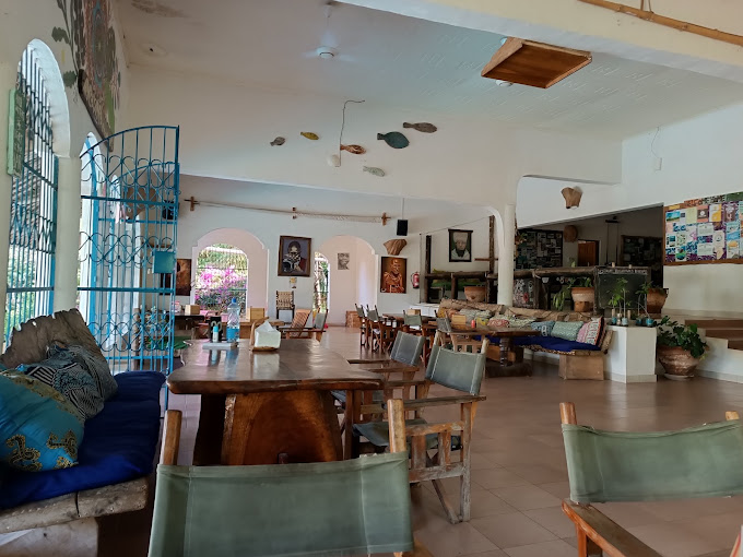 Distant Relatives Ecolodge & Backpackers