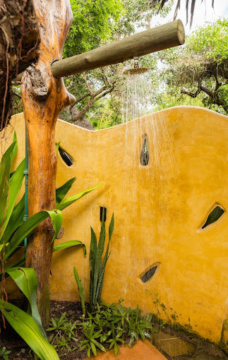 Distant Relatives Ecolodge & Backpackers